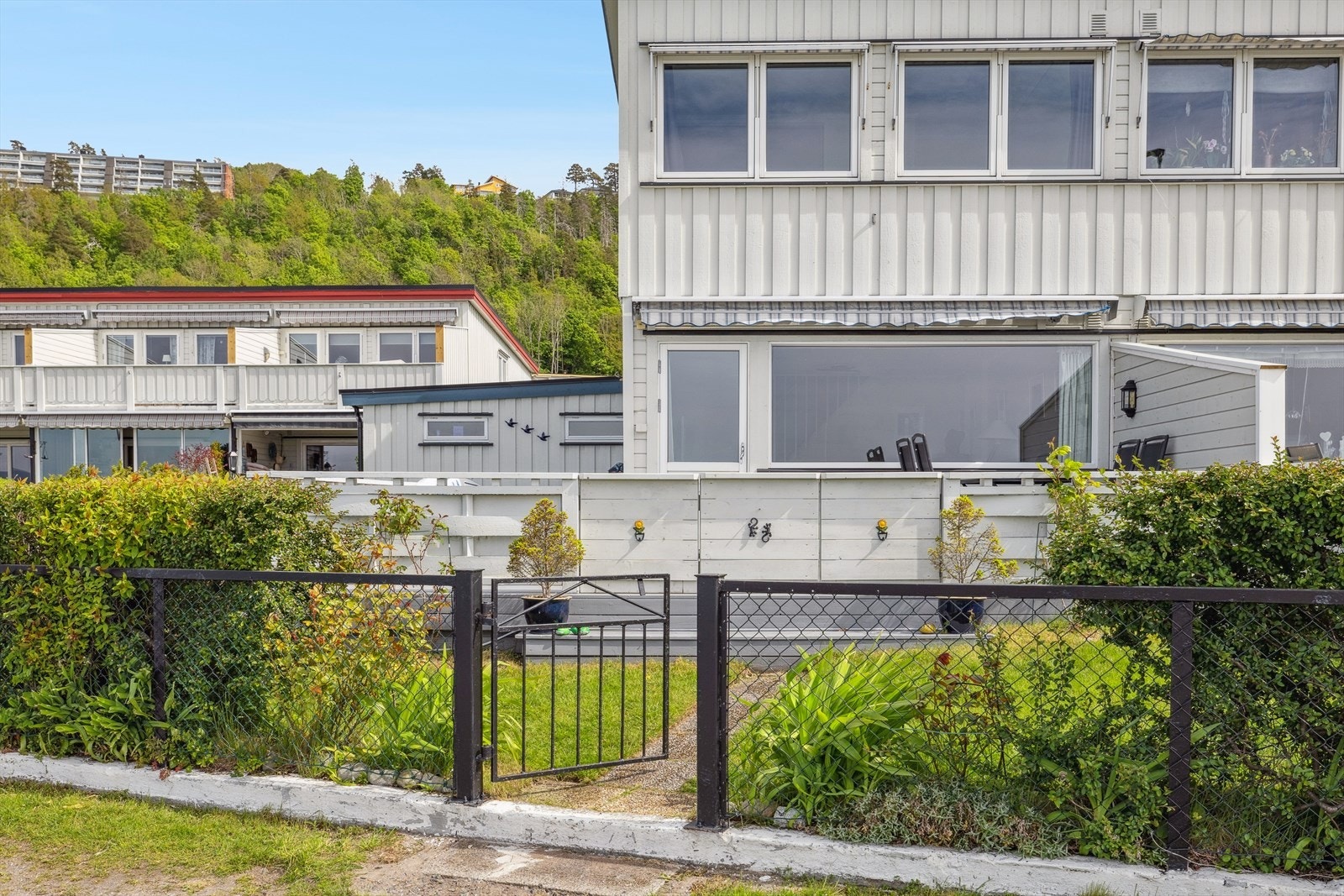 En av fordelene med dette enderekkehuset er ekstra stor terrasse. Galleribilde
