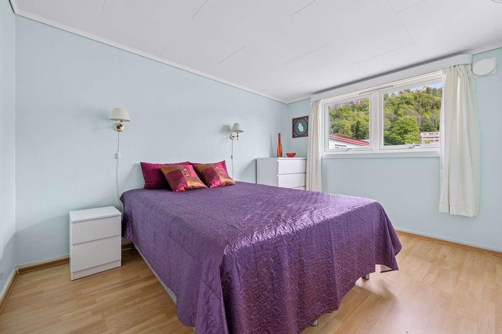 Det andre soverommet er også av god plass, med garderobeløsning. Galleribilde