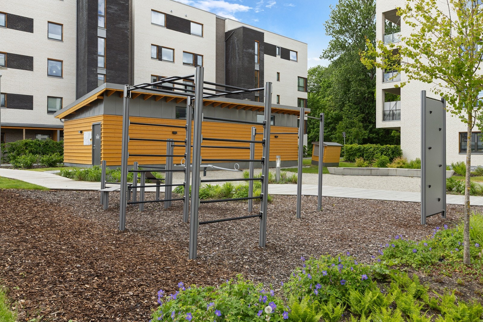 Det er tuftepark på fellesområdet. Galleribilde