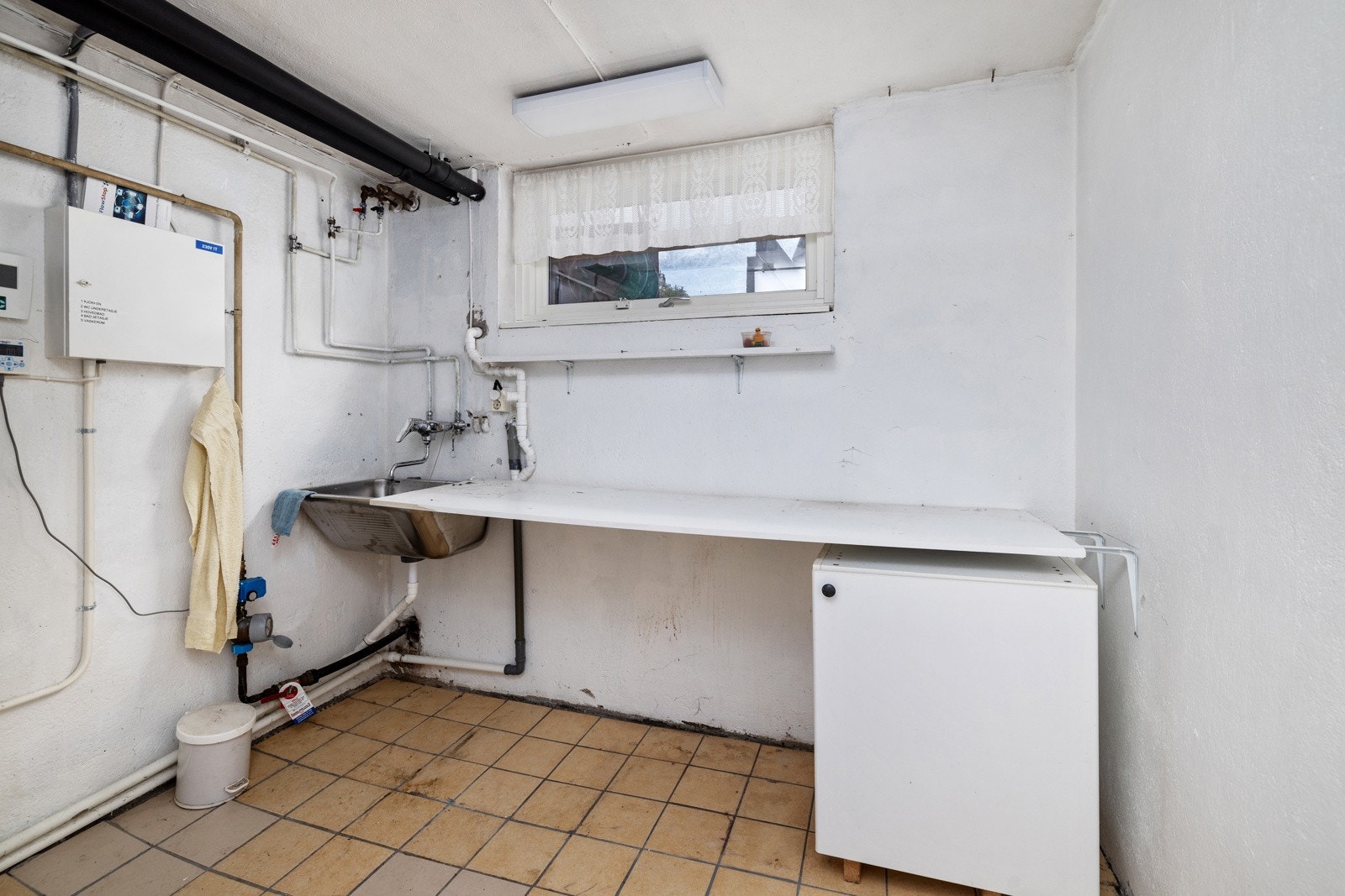 Luft-til-vann varmepumpe med vannbåren varme (installert 2017) Galleribilde