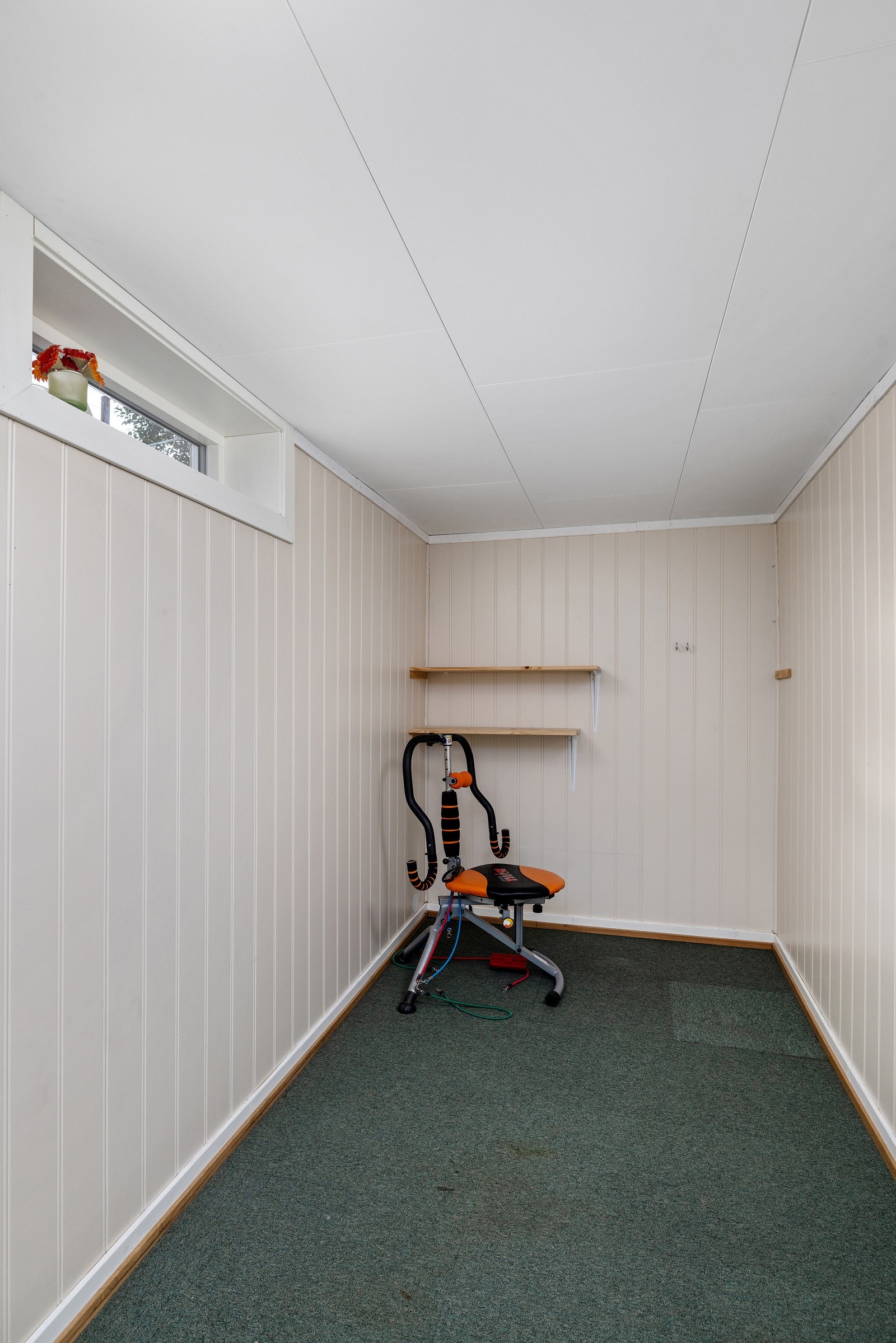 Gang ifb. bad underetasje. Galleribilde