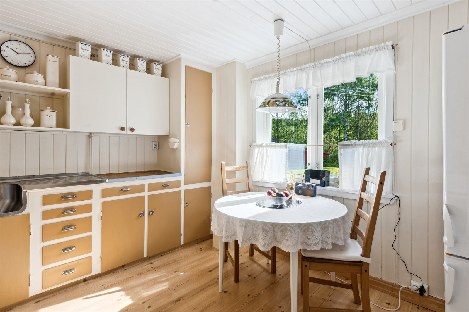 Nostalgisk, eldre kjøkkeninnredning. Galleribilde