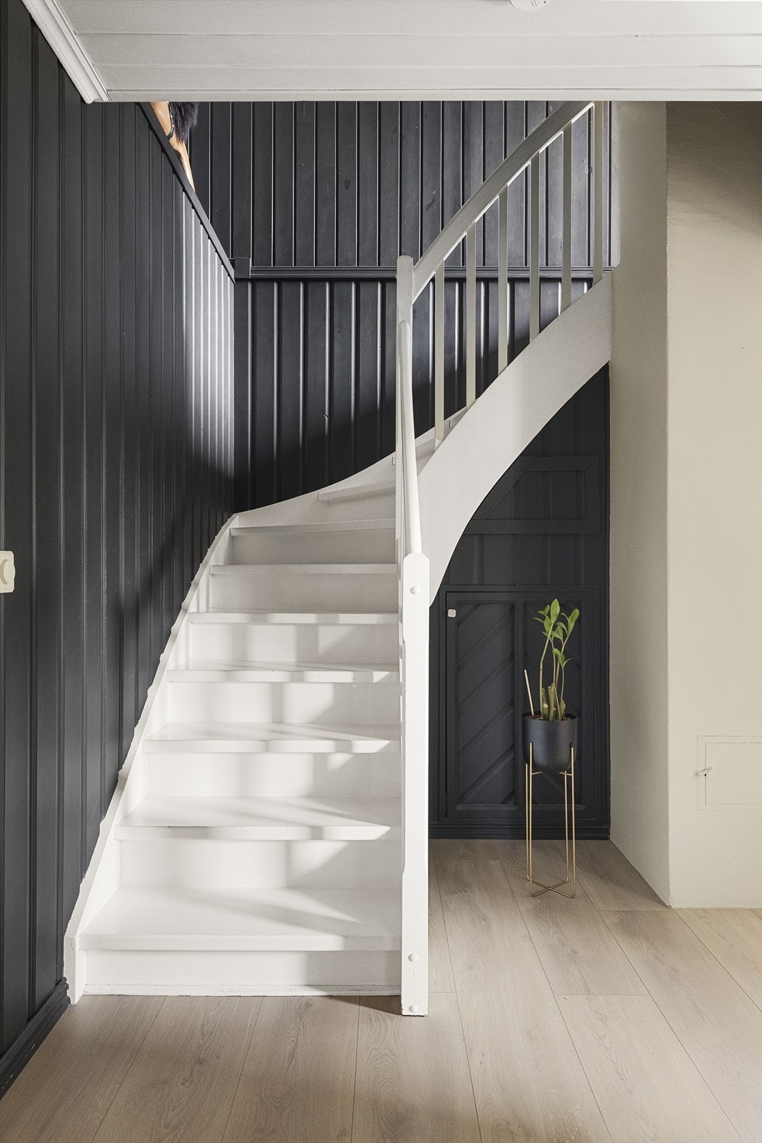 Trapperom/gang Galleribilde