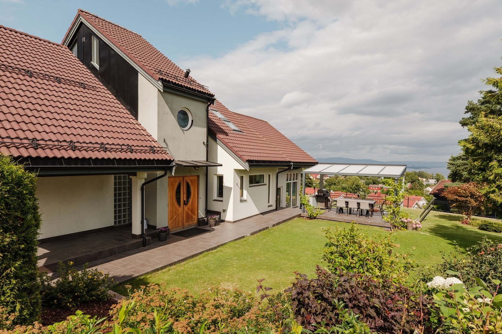 Velkommen til Gislehellinga 8, presentert av Alexander Fossum i Nordvik Asker. Galleribilde
