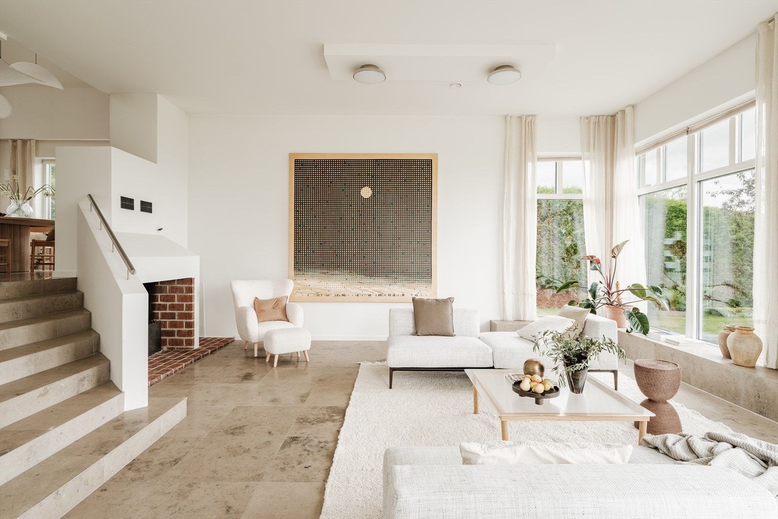 Moderne og pen standard, preget av rikelig lysinnslipp og gjennomtenkte løsninger. Galleribilde