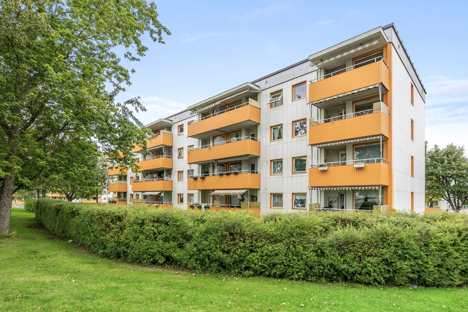 Sentral beliggenhet i veletablert, populært og meget barnevennlig boligområde på Kalbakken Galleribilde