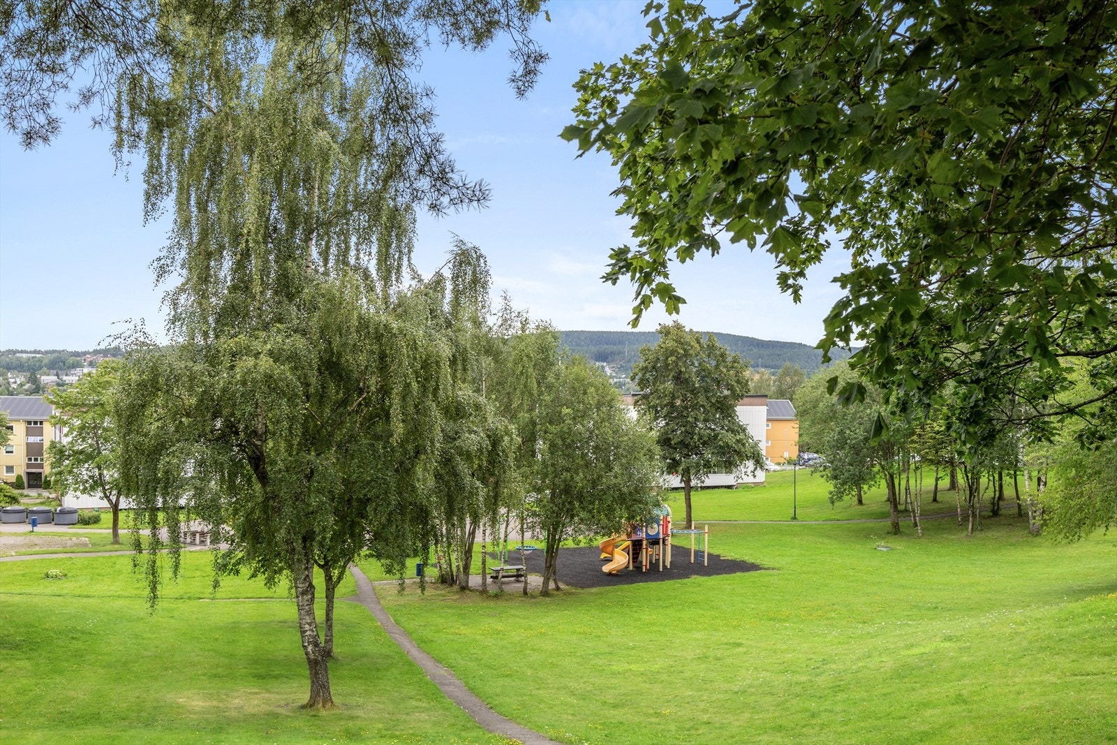 Her har man gangavstand til det meste og rolige, grønne nærområder rett utenfor døren Galleribilde