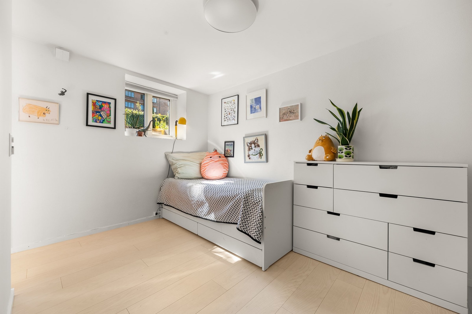 I kjelleren er det to soverom av god størrelse. Galleribilde