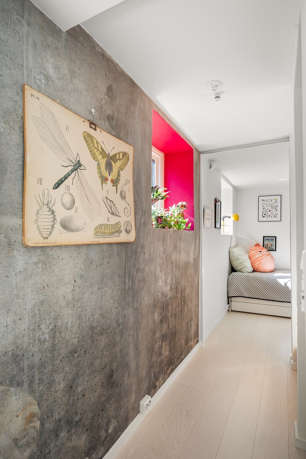 I hele kjelleretasjen er det varme i gulvene som sørger for en behagelig start på dagen. Galleribilde