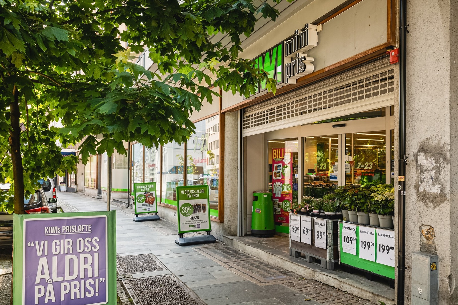 Flere dagligvarebutikker i umiddelbar nærhet Galleribilde