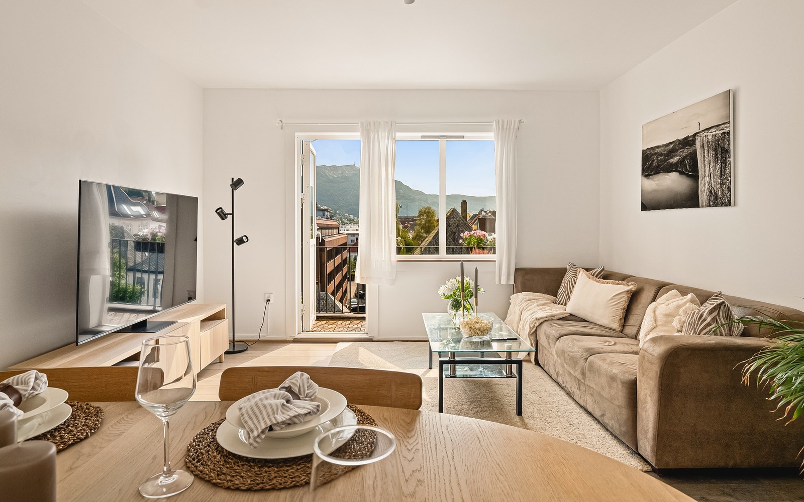 Tidsriktige fargevalg og laminat på gulv Galleribilde