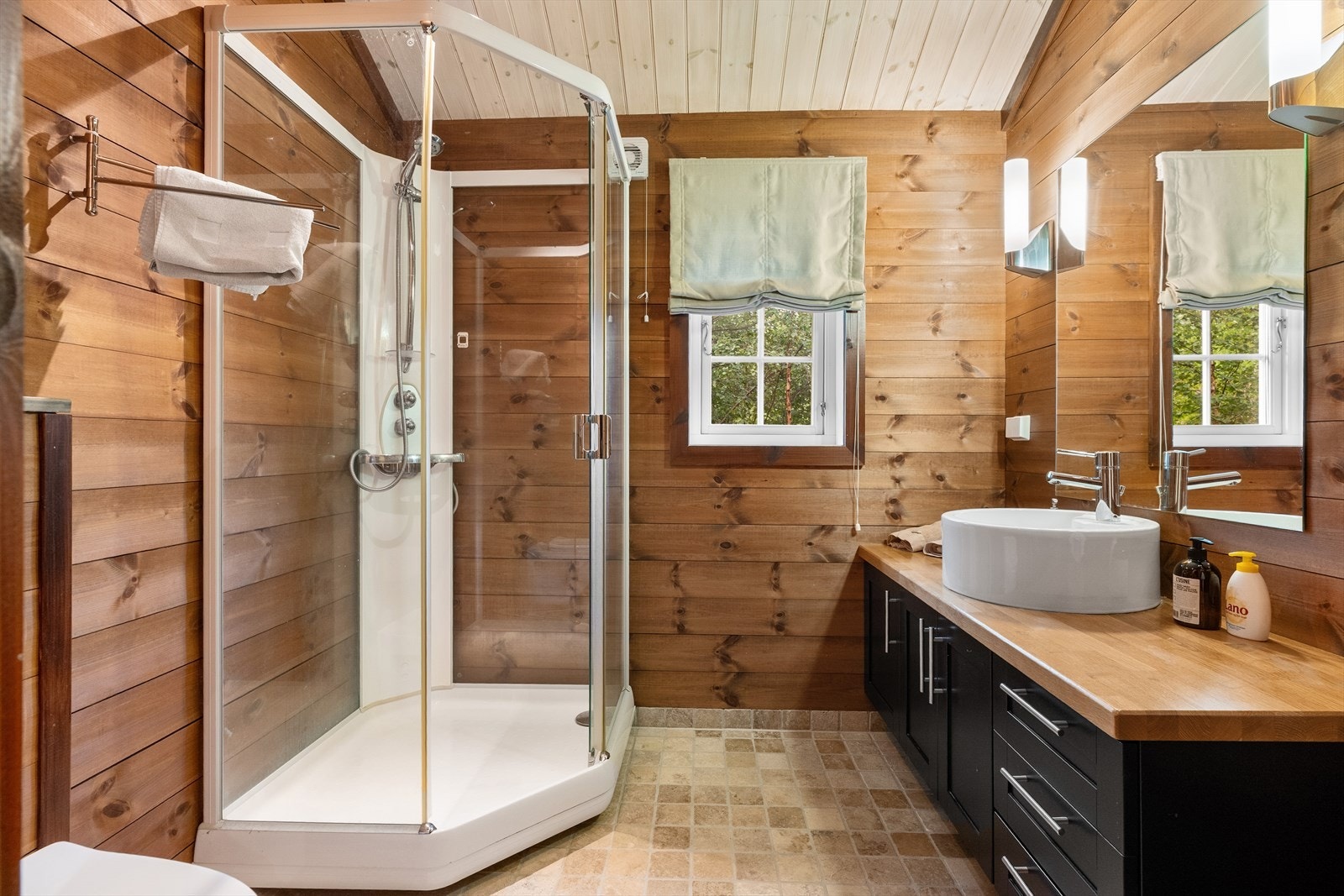 Bad i ekstradel Galleribilde