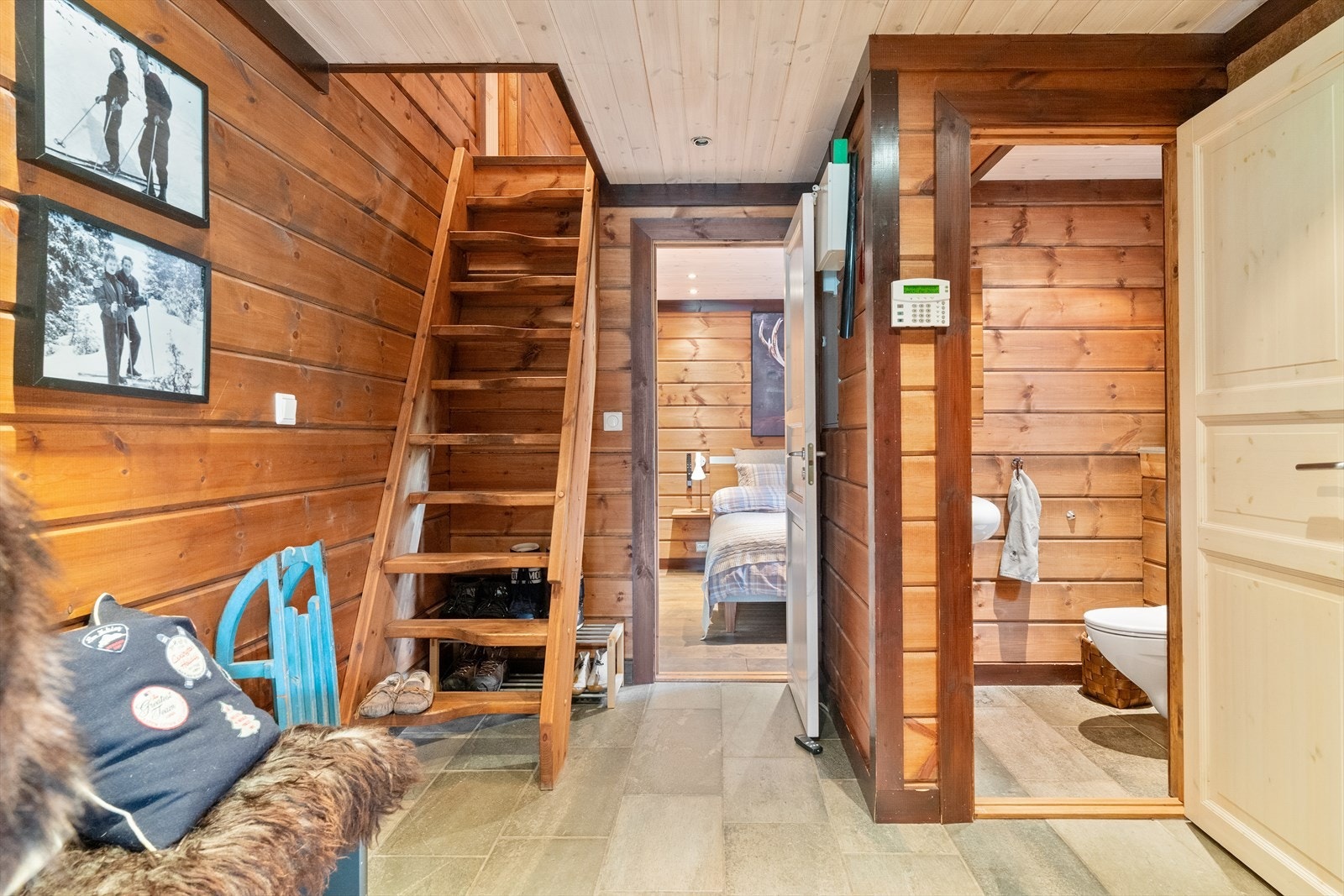 Entréparti med gjestetoalett Galleribilde