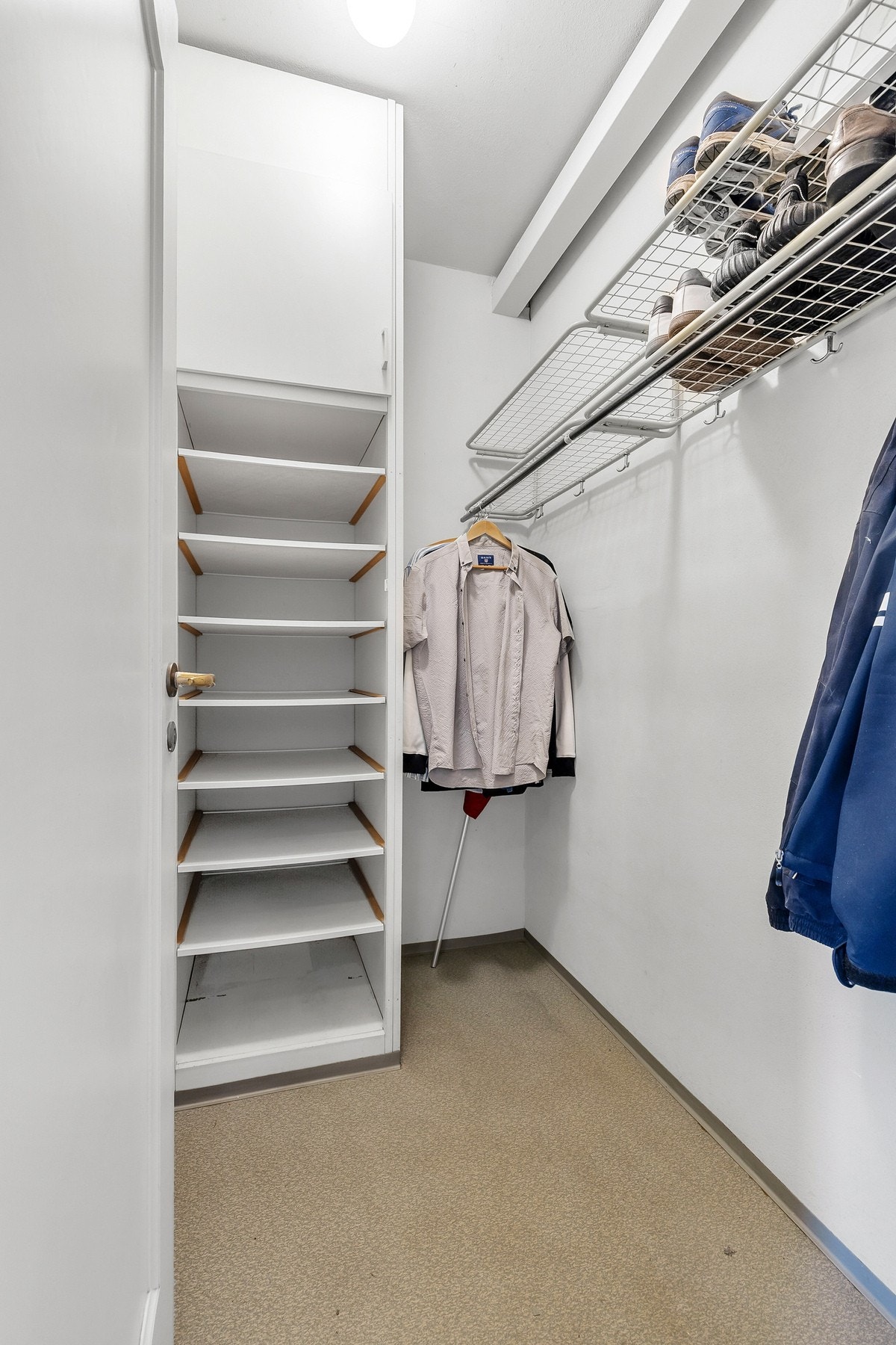 Det er god oppbevaringsplass i bod på ca. 2 kvm Galleribilde