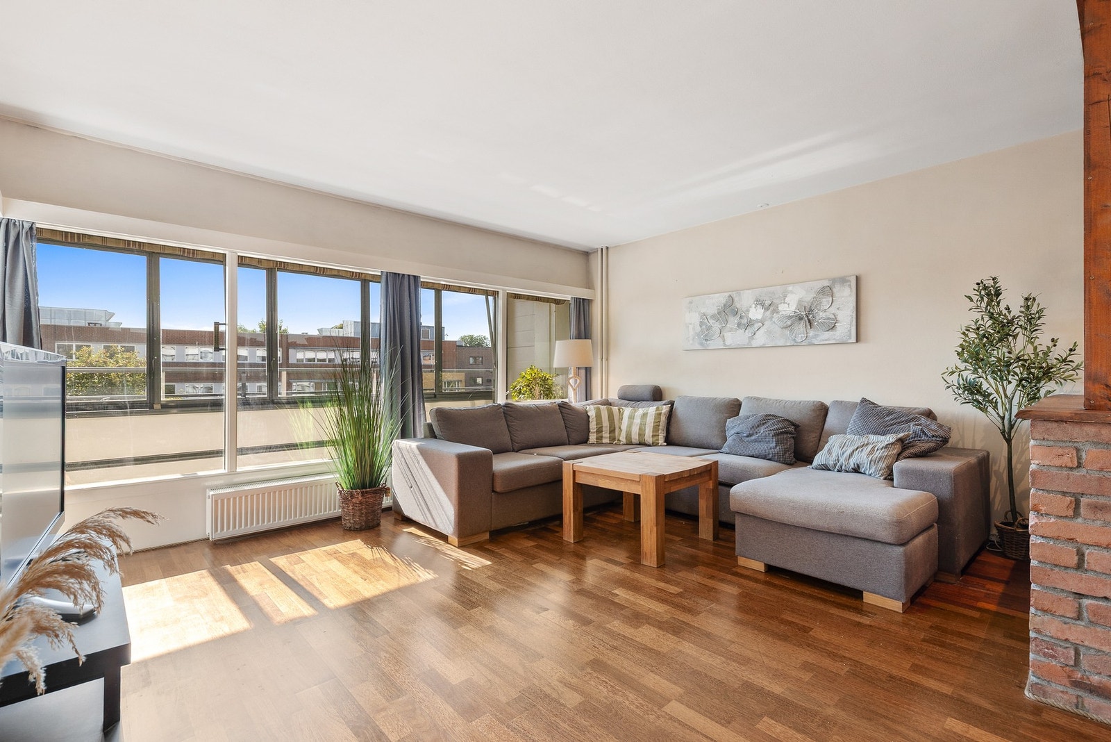 Velkommen til Tollbugata 34 - Presentert av Hossein v. EIE eiendomsmegling. For spørsmål eller visning kontakt på tlf. 995 27 446 Foto: Trond Reder Galleribilde