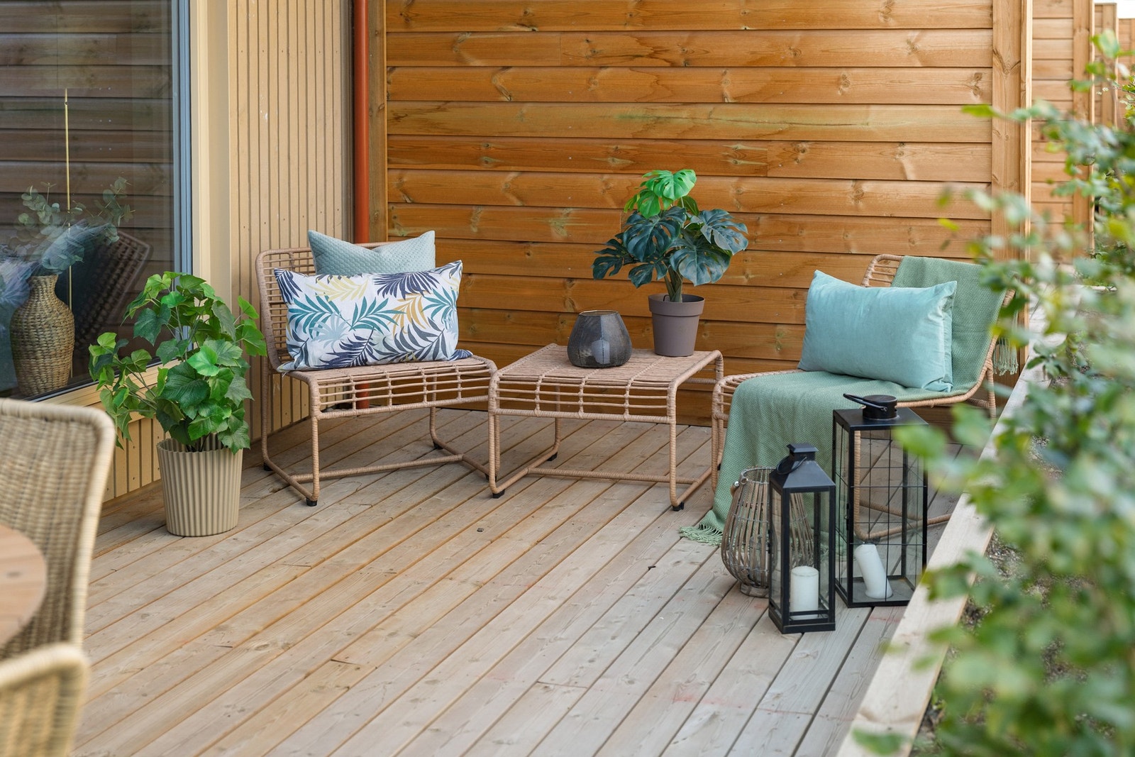 Det er god plass til utemøbler, grill og grønne planter. Galleribilde