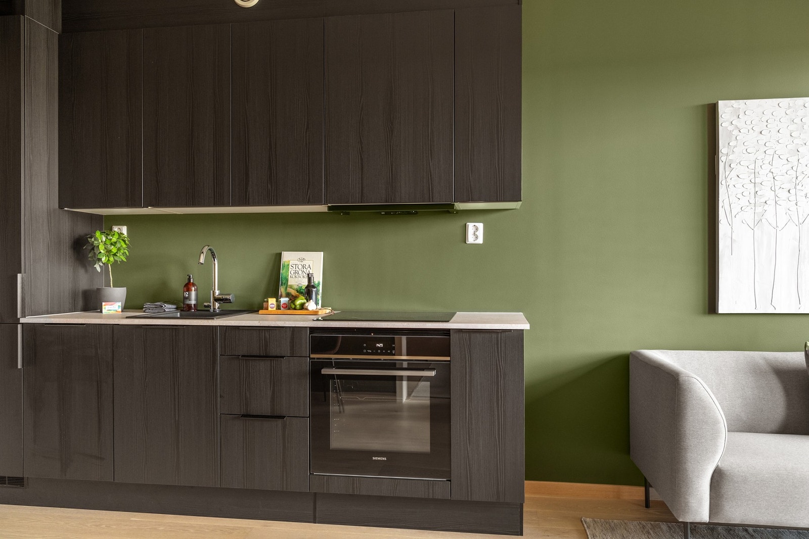 God lagringsplass i både skuffer og skap. Galleribilde