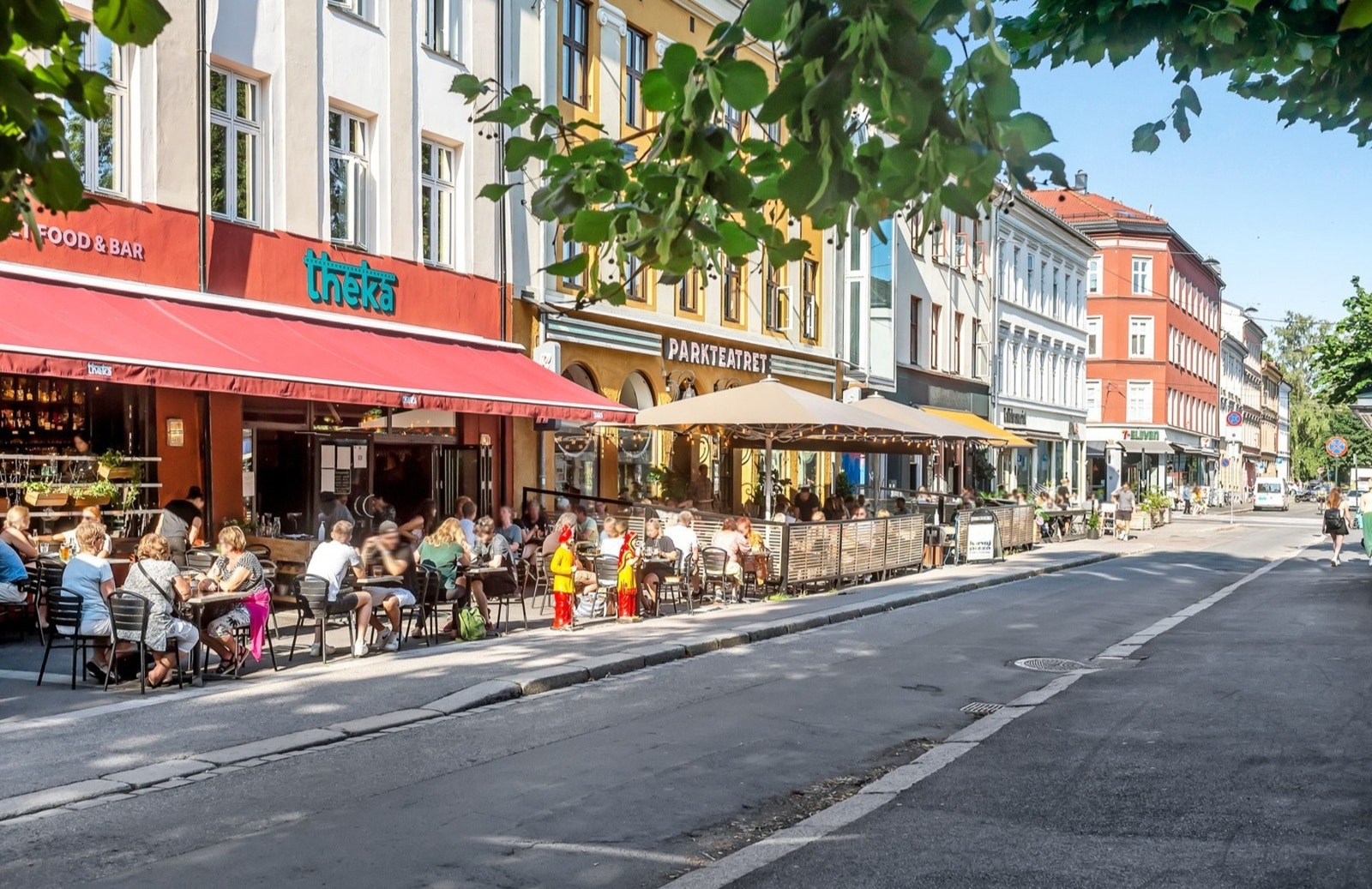 Grünerløkka byr på et rikt utvalg av spisesteder, barer og kulturtilbud. Her ved Olaf Ryes plass, kun en spasertur fra boligen. Galleribilde