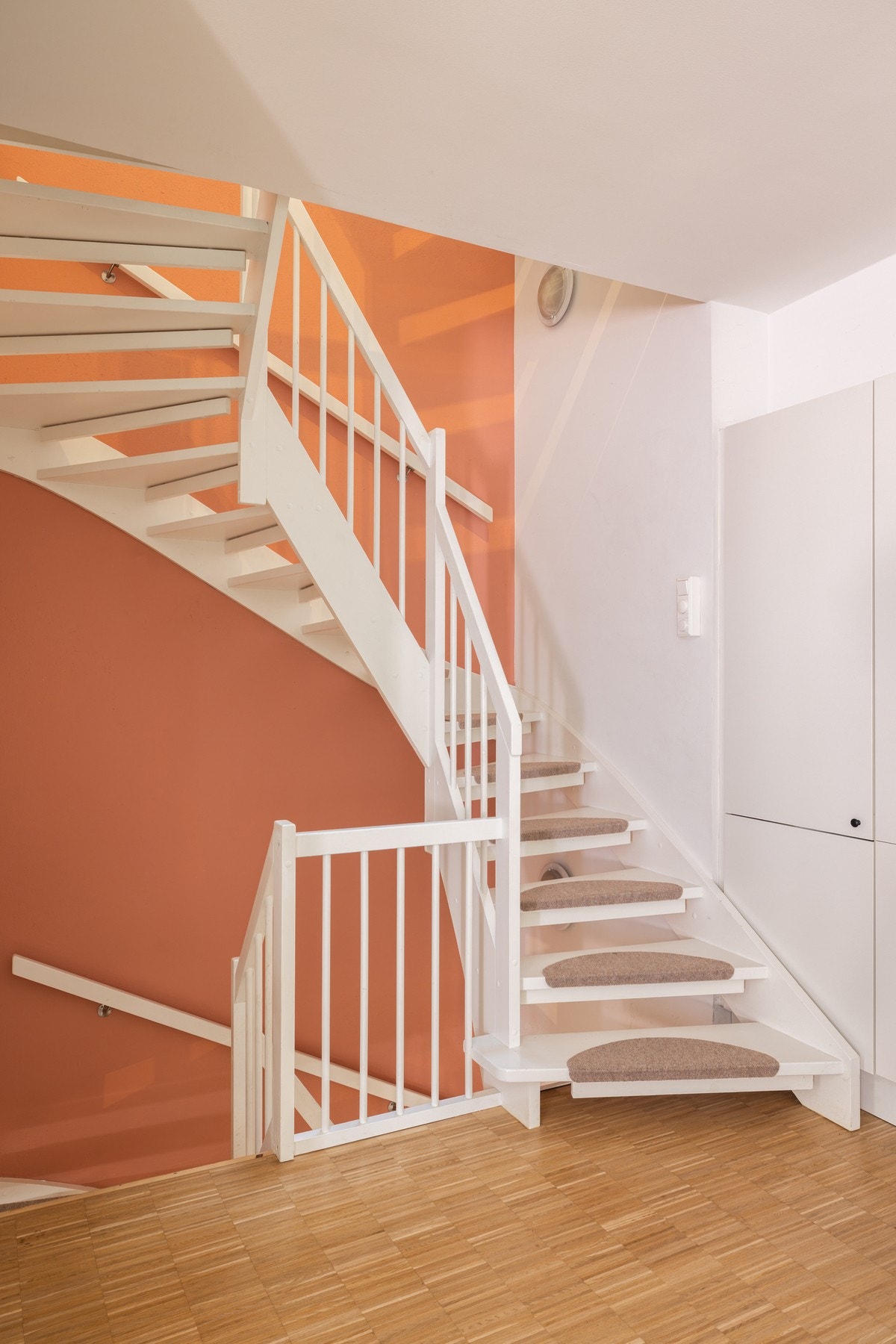 Vi tar turen videre ned i kjelleretasjen. Galleribilde