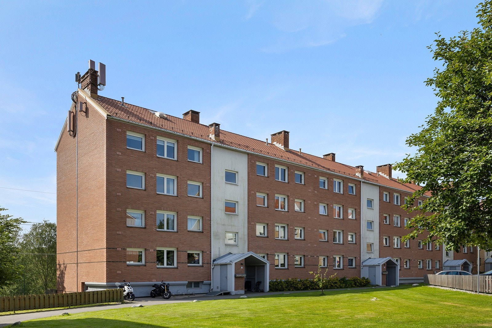 Boligen ligger fint til i toppetasjen i rolig og barnevennlig område. Galleribilde