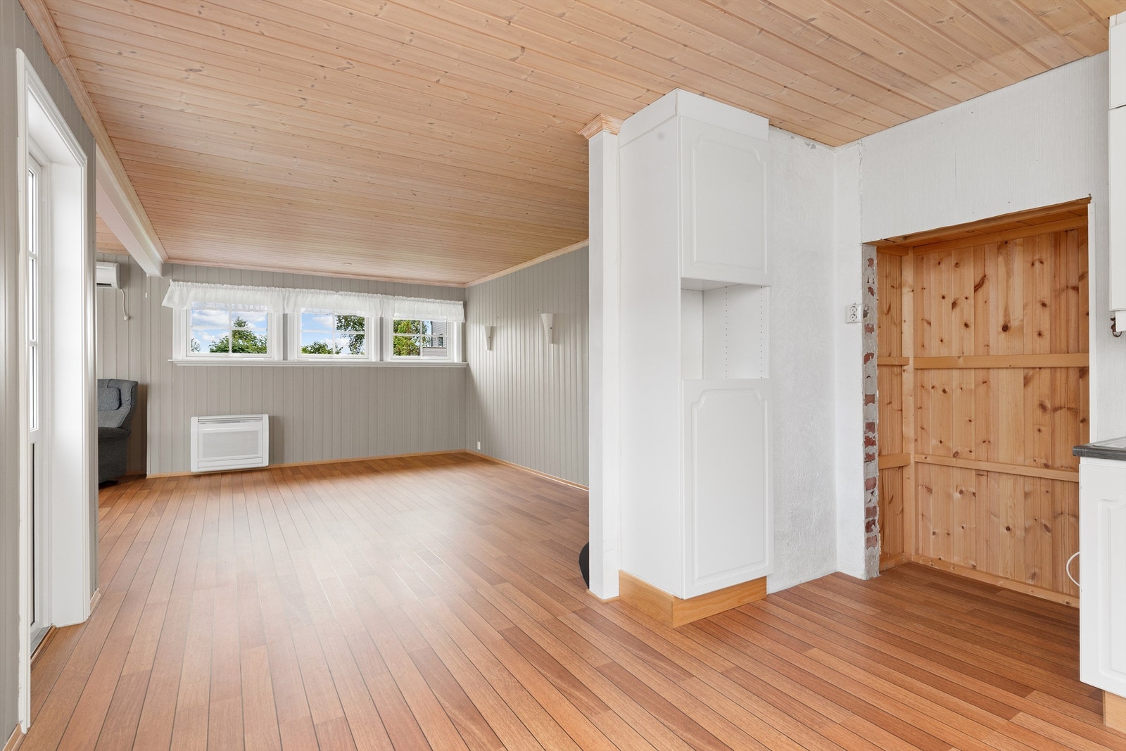 Kjøkken mot stue. Galleribilde