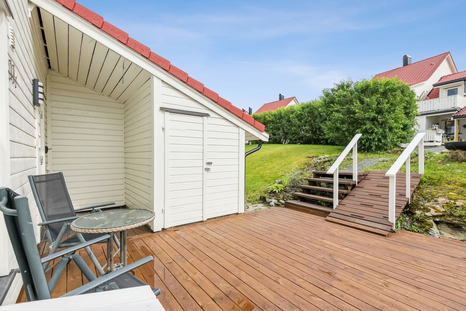 Et praktisk rekkehus over tre plan med felleseid tomt i borettslaget. Galleribilde