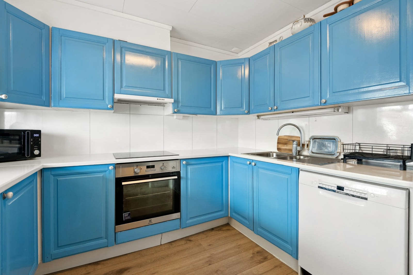 Kjøkken med mye skapplass. Galleribilde