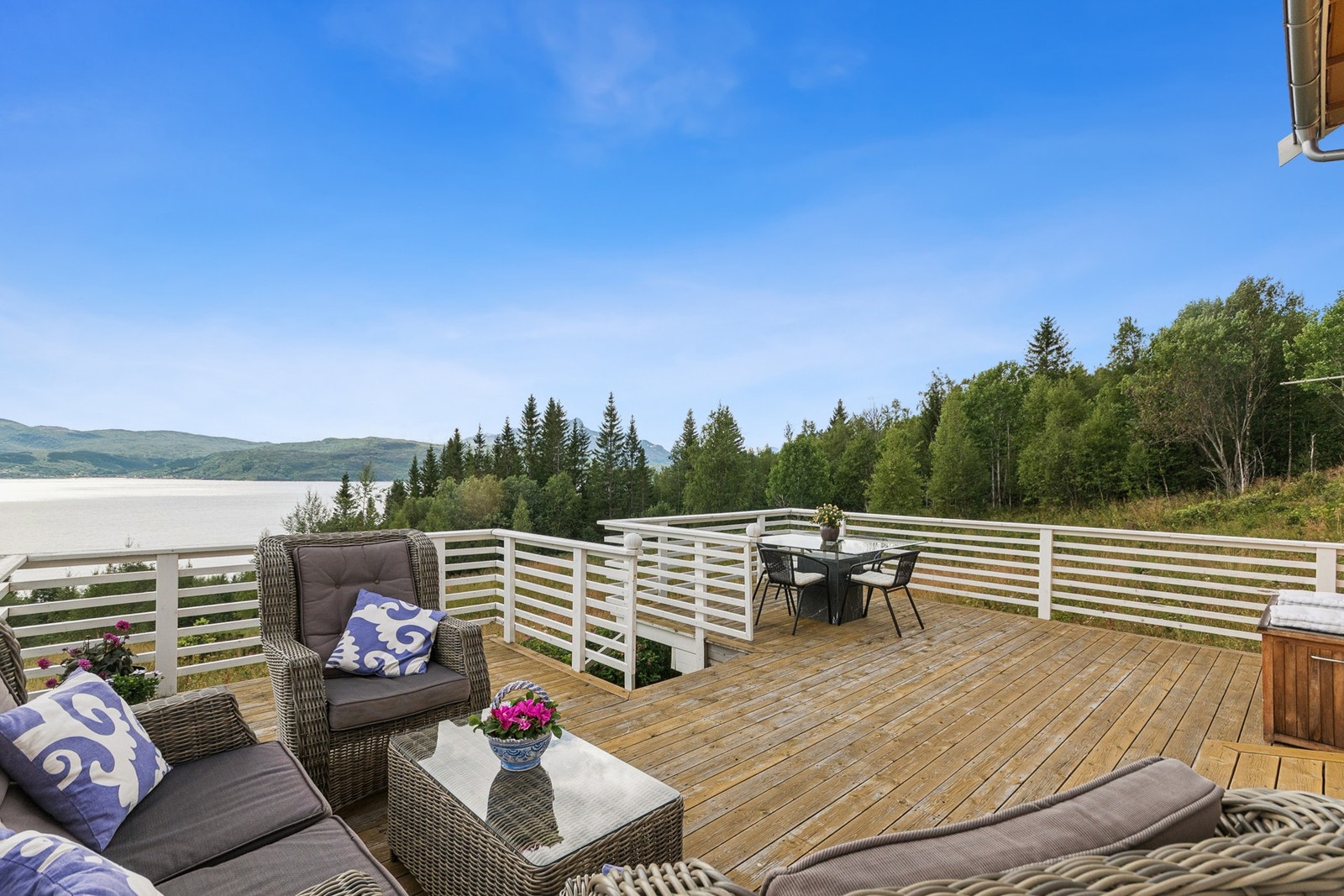 Nydelig utsikt fra altanen. Galleribilde