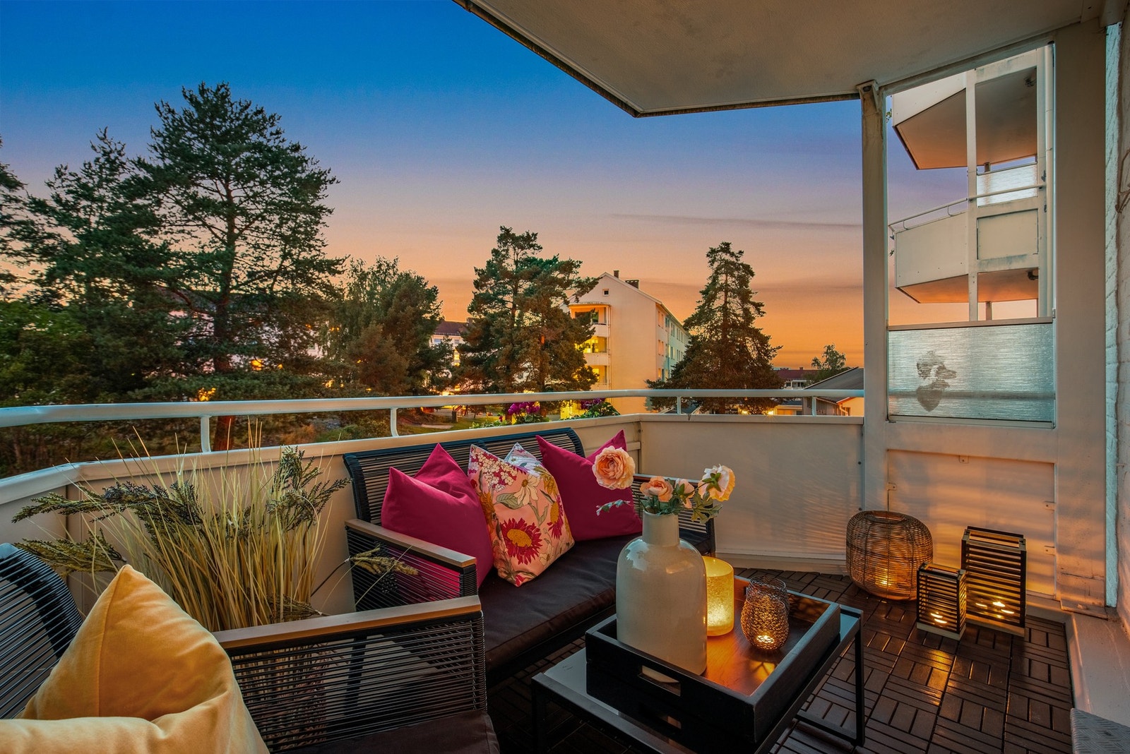 Leiligheten har en fin beliggenhet i byggets 2.etasje og kan skilte med en vestvendt balkong som gir ettermiddag- og kveldssol. Galleribilde