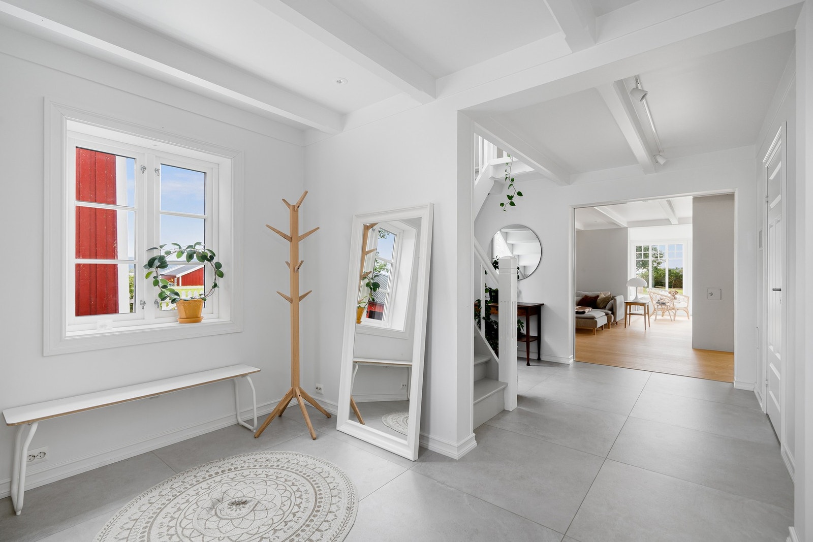 Stor og romslig gang/entré. Galleribilde