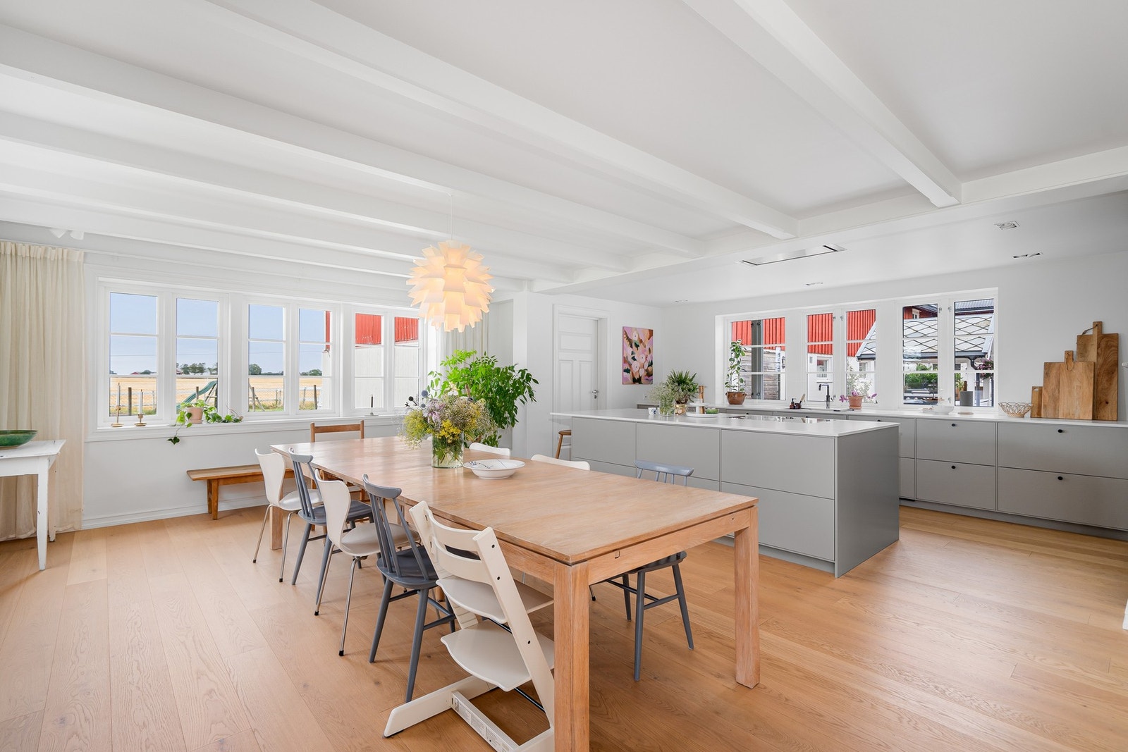 Åpen løsning mot kjøkken. Galleribilde