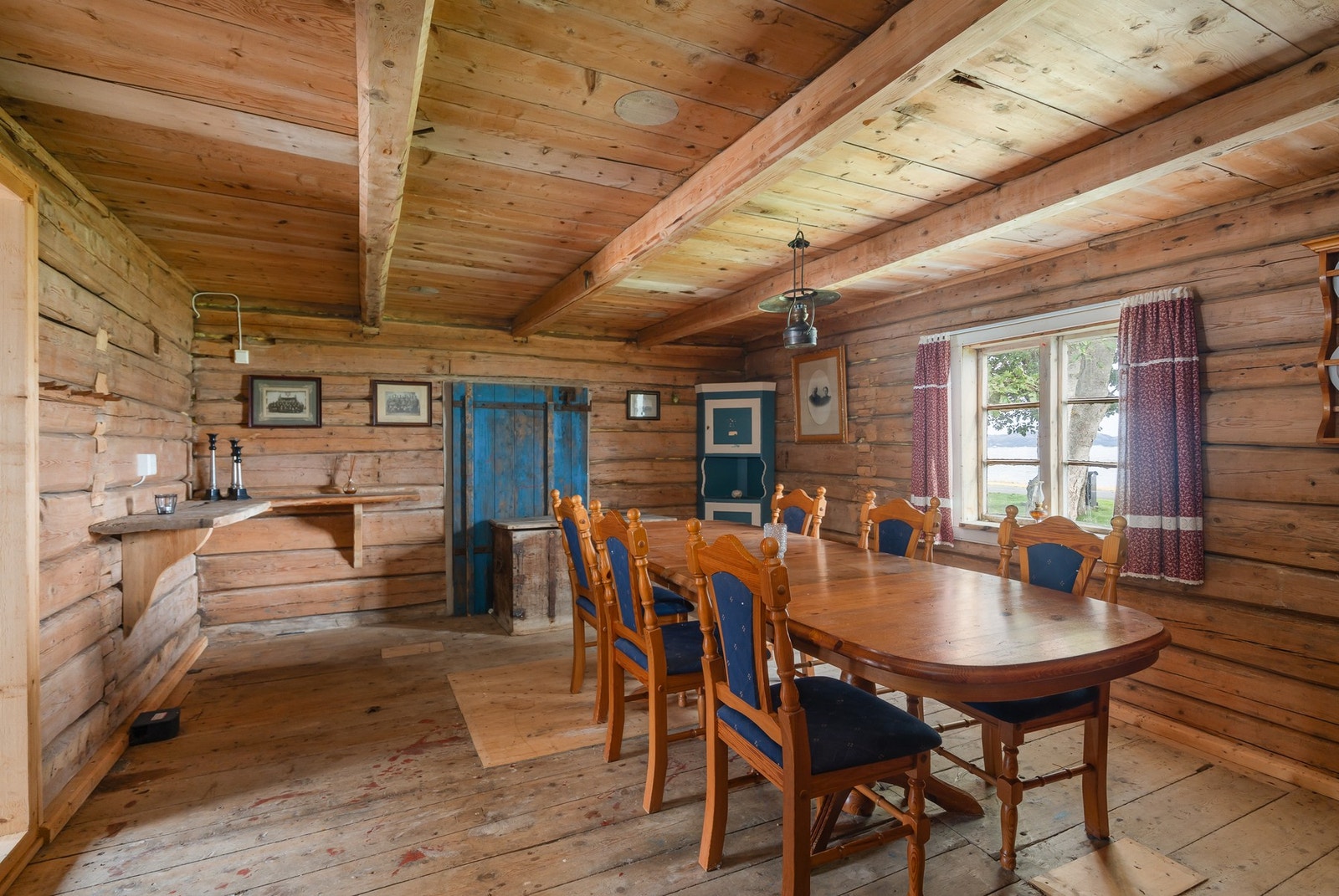 Dette bildet er tatt innvendig i stabburet. Galleribilde