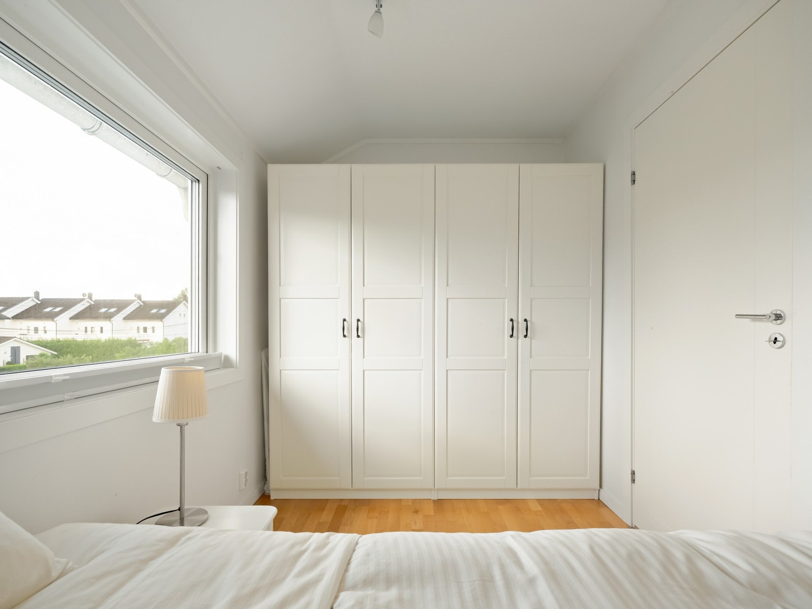 Det er også her montert garderobe som medfølger. Galleribilde