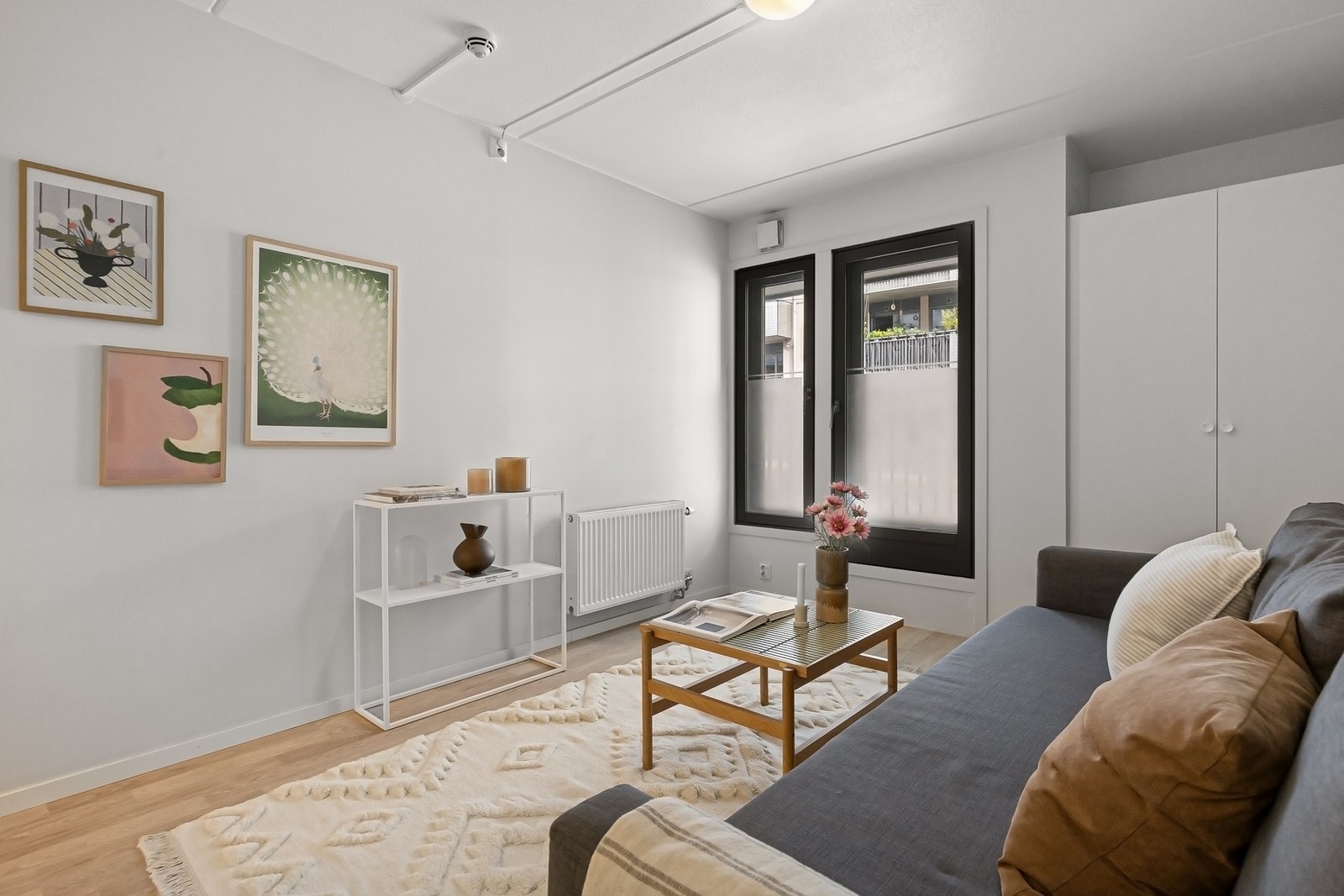 Hybelen kan enkelt gjøres om til et master bedrom med eget toalett om ønskelig. Galleribilde