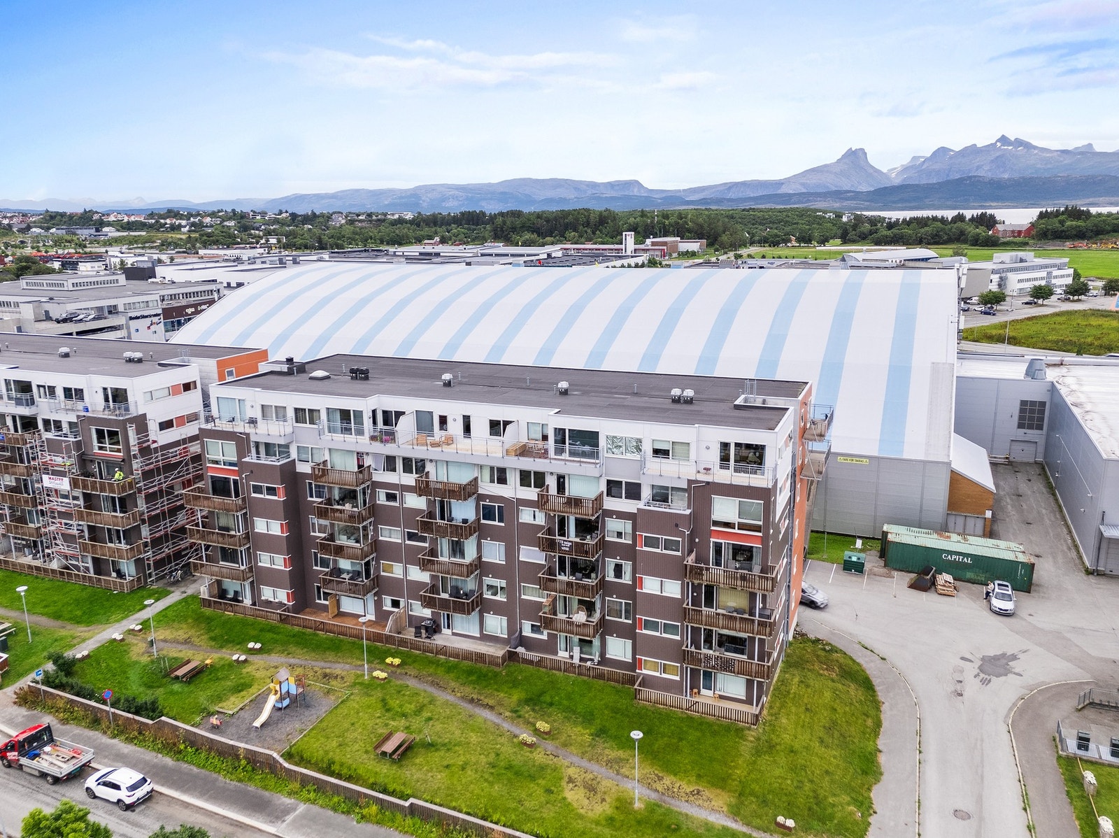 For den aktive finnes Nordlandshallen, Bodø tennishall og flotte idrettsanlegg rett i nærheten, mens gode kollektivforbindelser Galleribilde