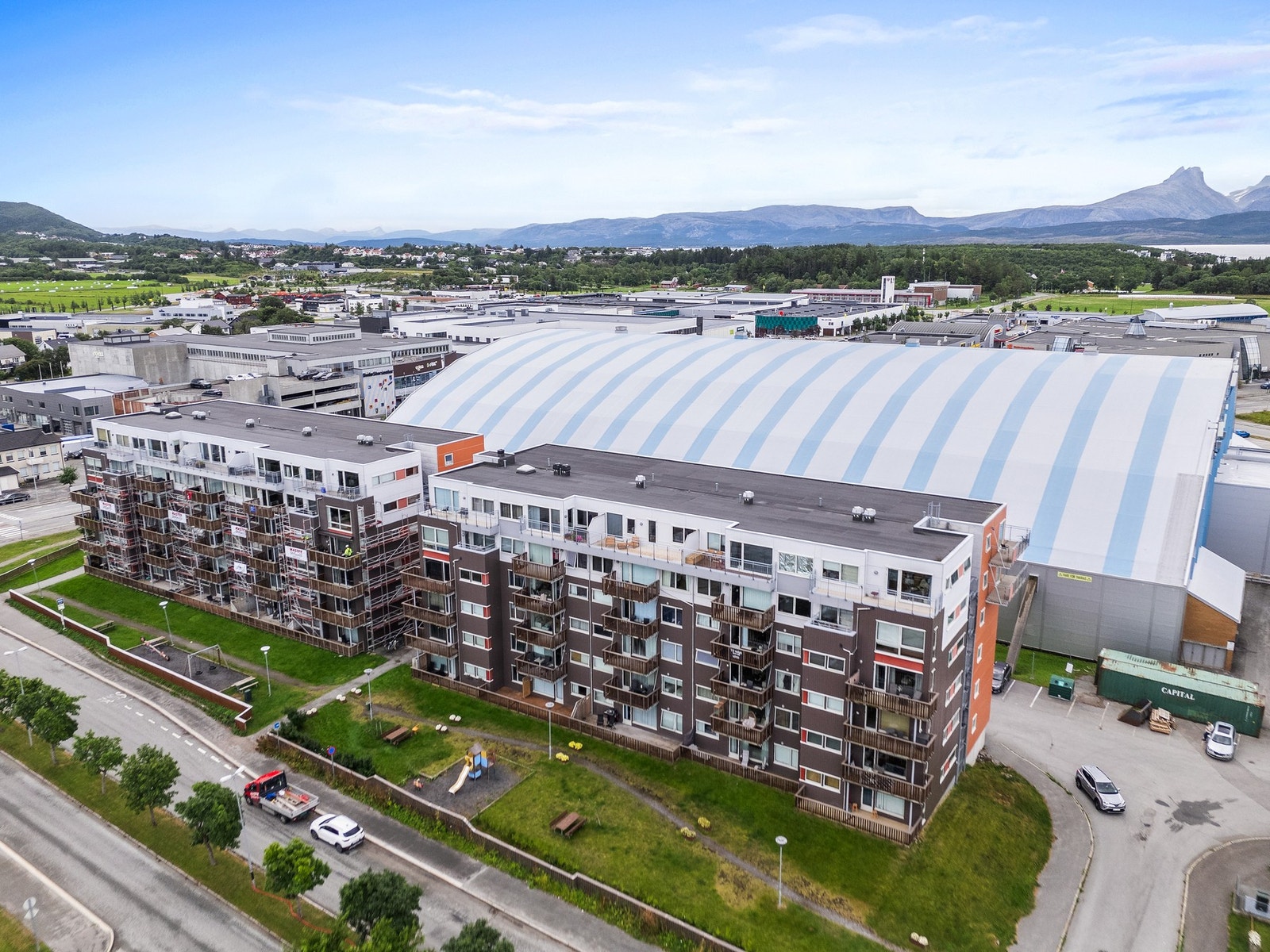 Her bor du i et veletablert nabolag som passer både godt voksne, familier med barn og enslige. Galleribilde