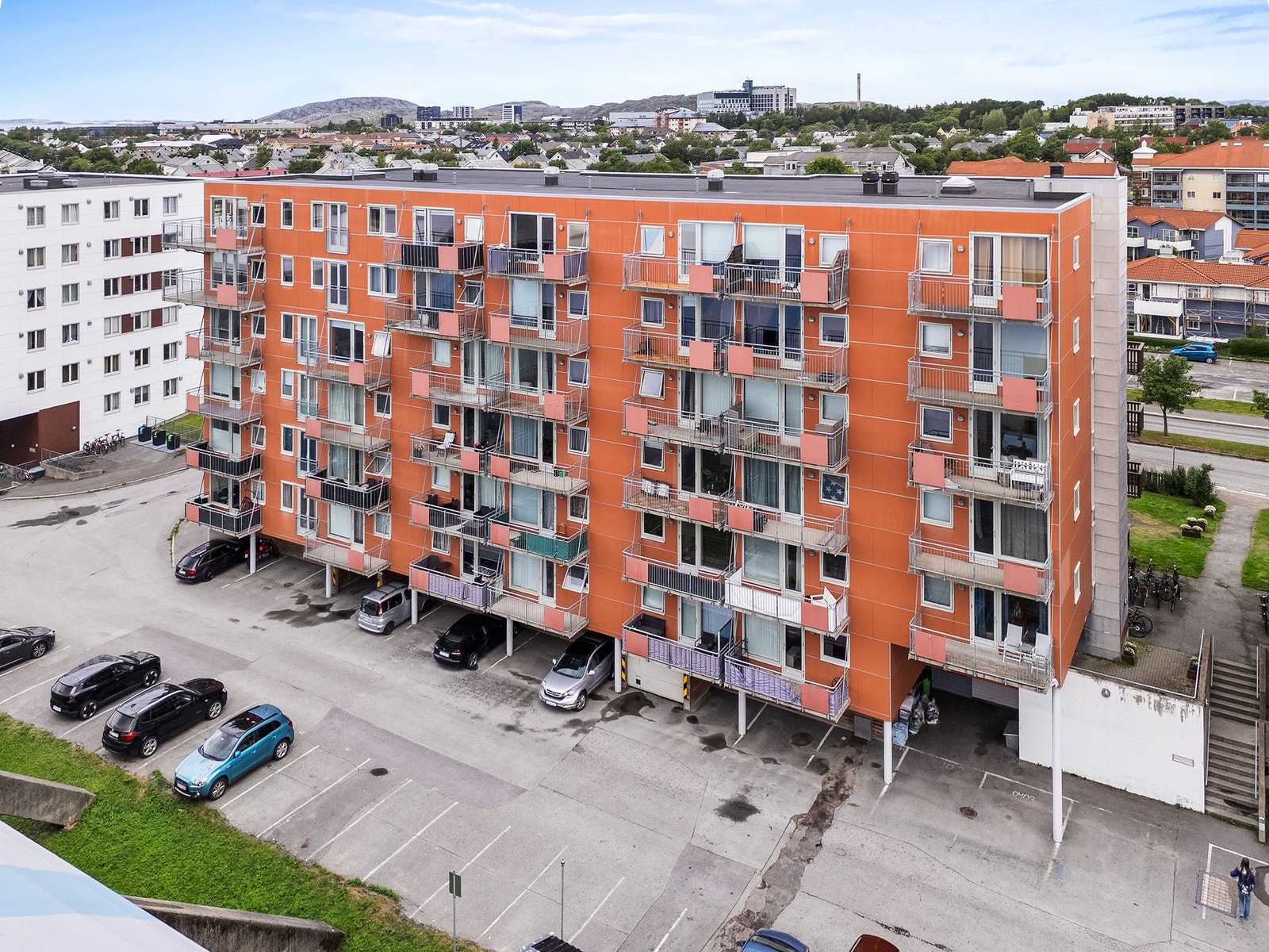 Med Kiwi Stormyra, Trekanten kjøpesenter og City Nord bare få minutter unna, ligger alt til rette for en praktisk hverdag. Galleribilde