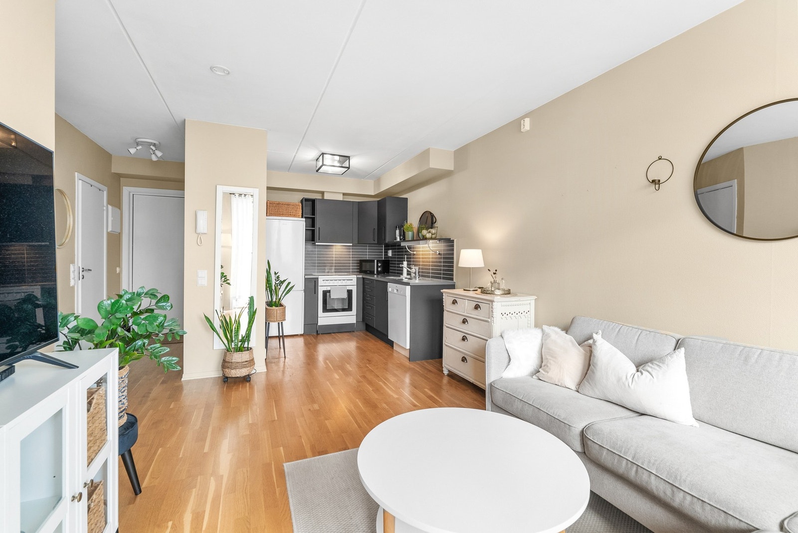 En gjennomtenkt planløsning skaper en sømløs overgang mellom rommene. Galleribilde