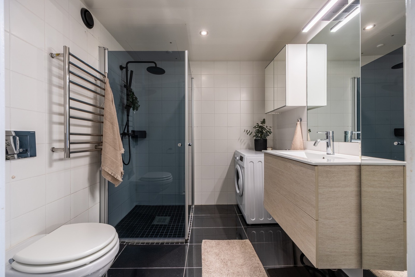 Helfliset bad fra byggeår. Galleribilde