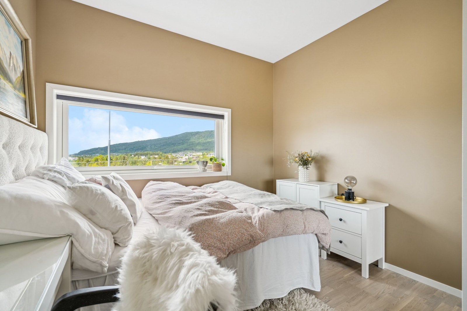 Med god plass til møblering og rolige farger fremstår rommene som innbydende og lett å trives i. Galleribilde