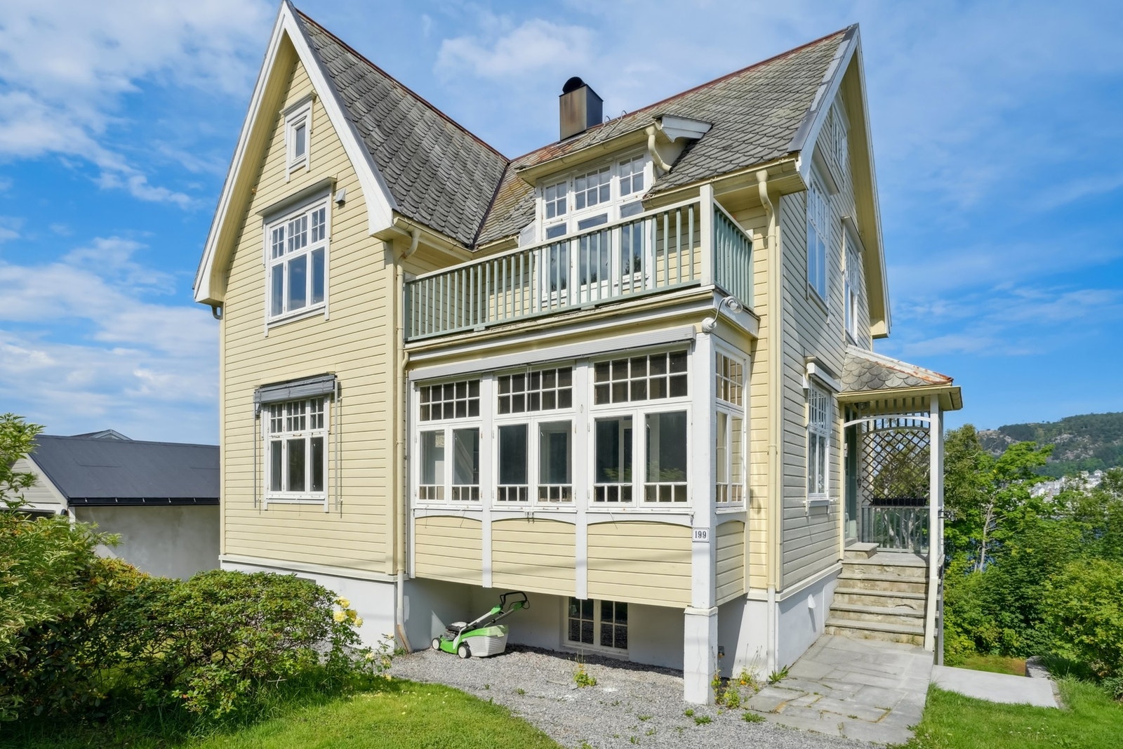 Velkommen til Kaptein Linges veg 199 - en flott eierleilighet med utleiedel. Galleribilde