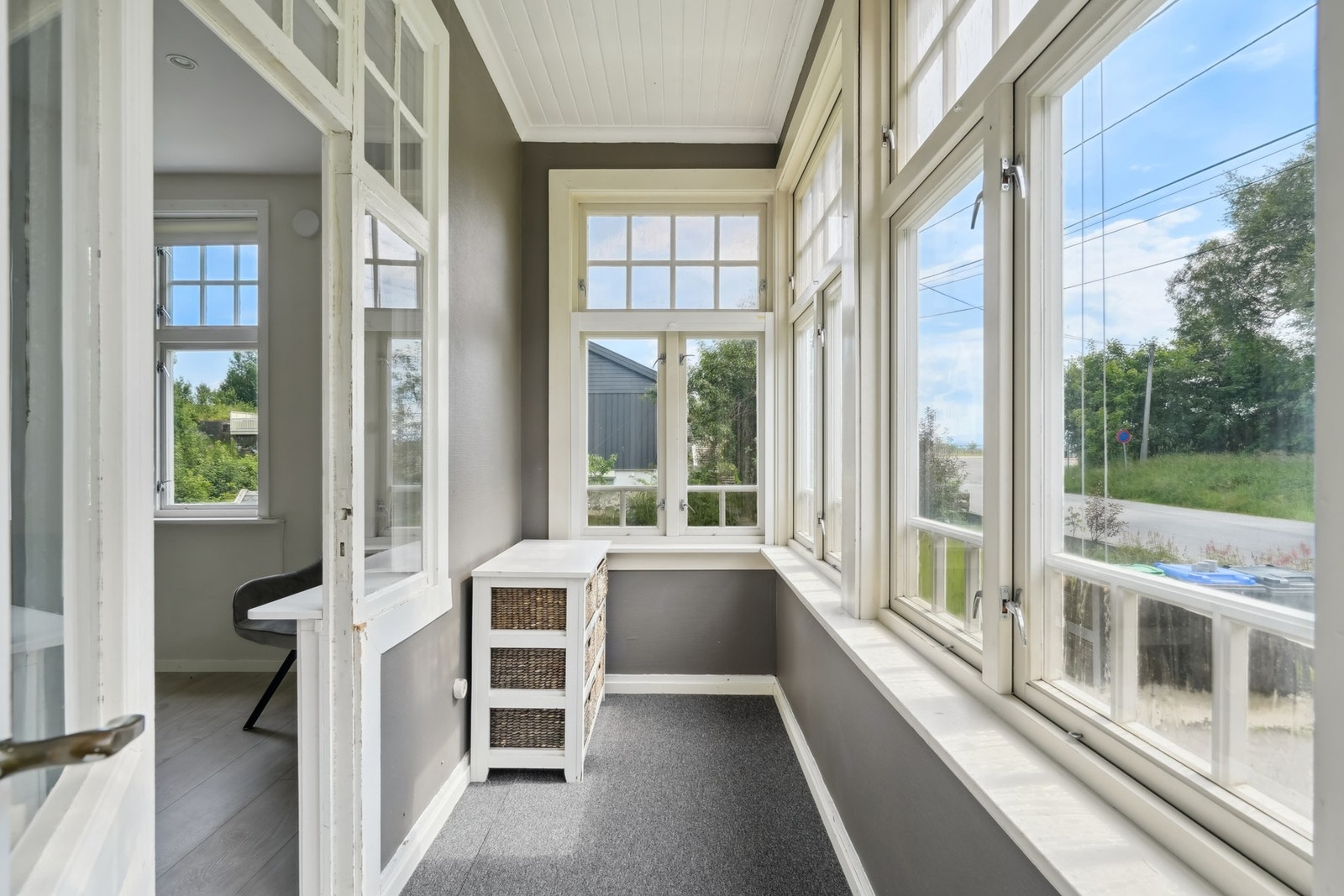 Fra stuen er det utgang til en koselig vinterhage. Her kan det møbleres med en sittegruppe. Galleribilde