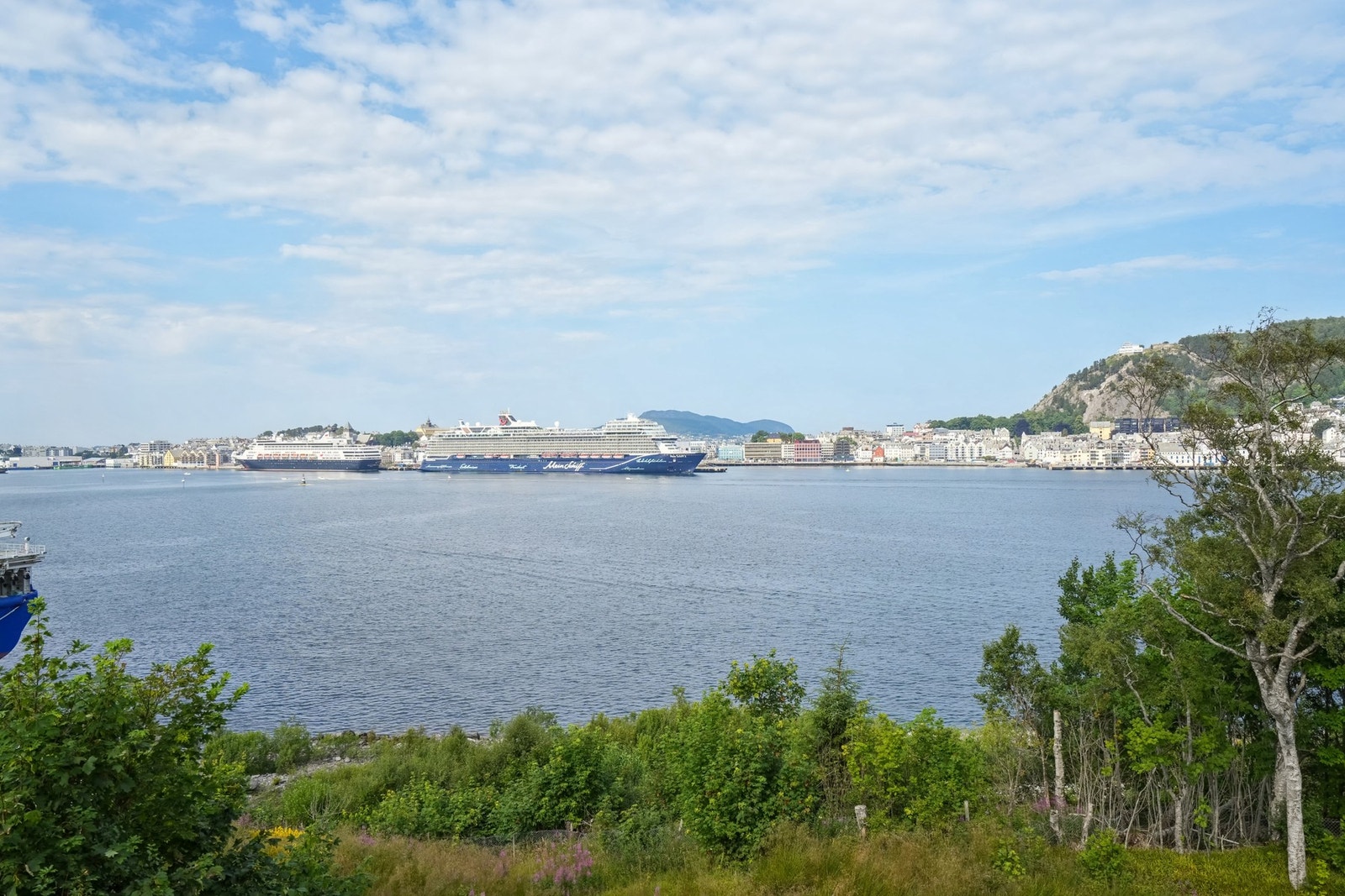 - nydelige utsikten over mot Ålesund sentrum og Akslafjellet. Galleribilde