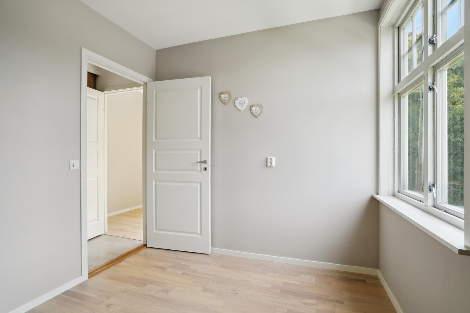 - hvorav alle er av fin størrelse, med god plass til ønsket møblement. Galleribilde