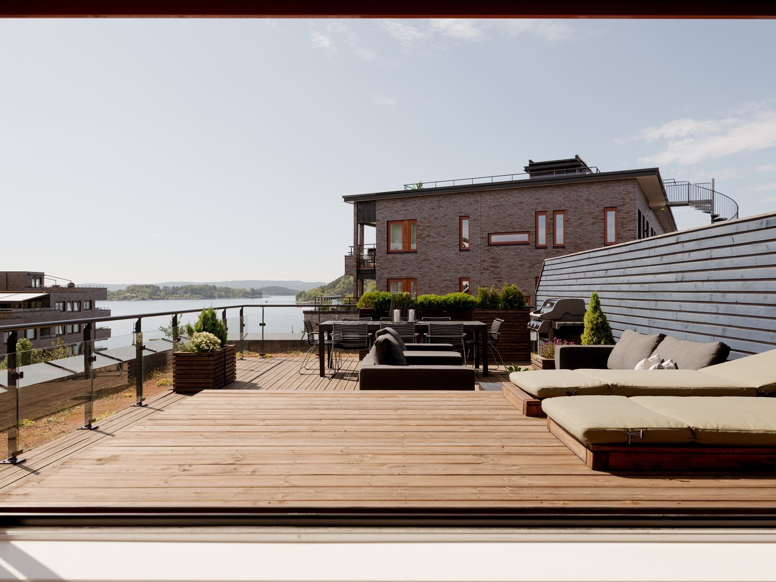 Kan kan man nyte flott utsikt og sol fra tidlig morgen til kveld. Galleribilde