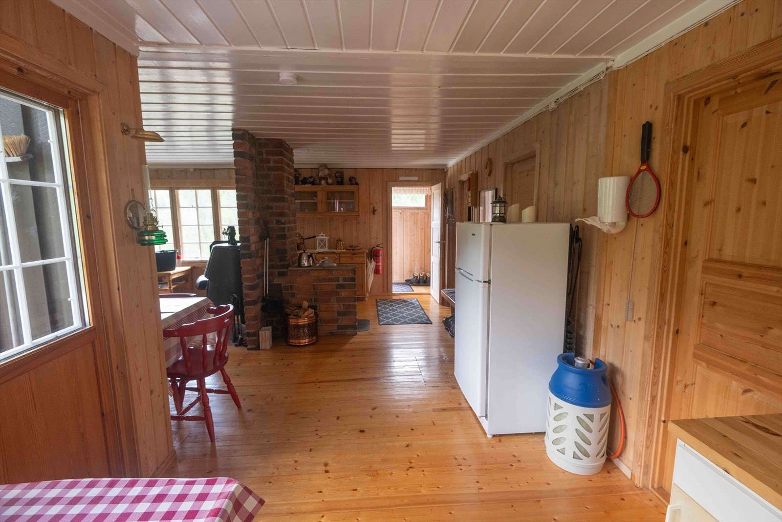 Selgers egne bilder; Inngang fra kjøkken Galleribilde