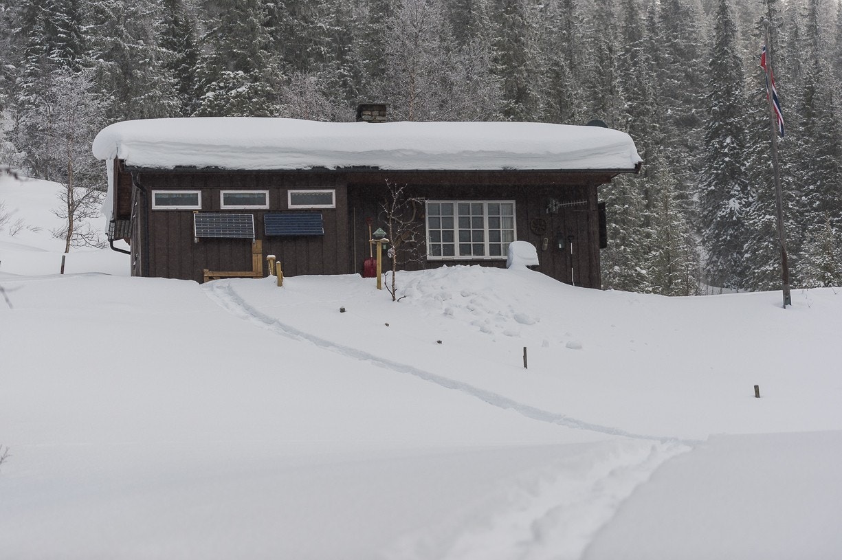 Selgers egne bilder; På vei opp til hytta en vinterdag Galleribilde