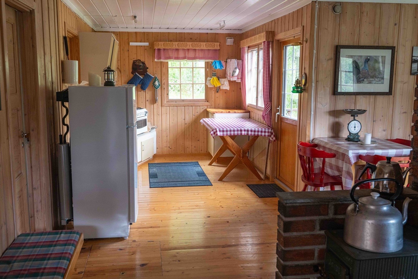 Selgers egne bilder; Kjøkkenet sett fra vindfanget Galleribilde