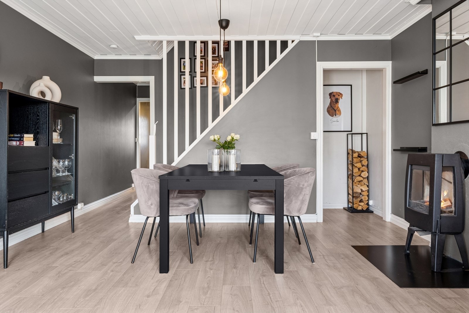 Spisebord kan enkelt plasseres - her kan gode måltider nytes. Galleribilde