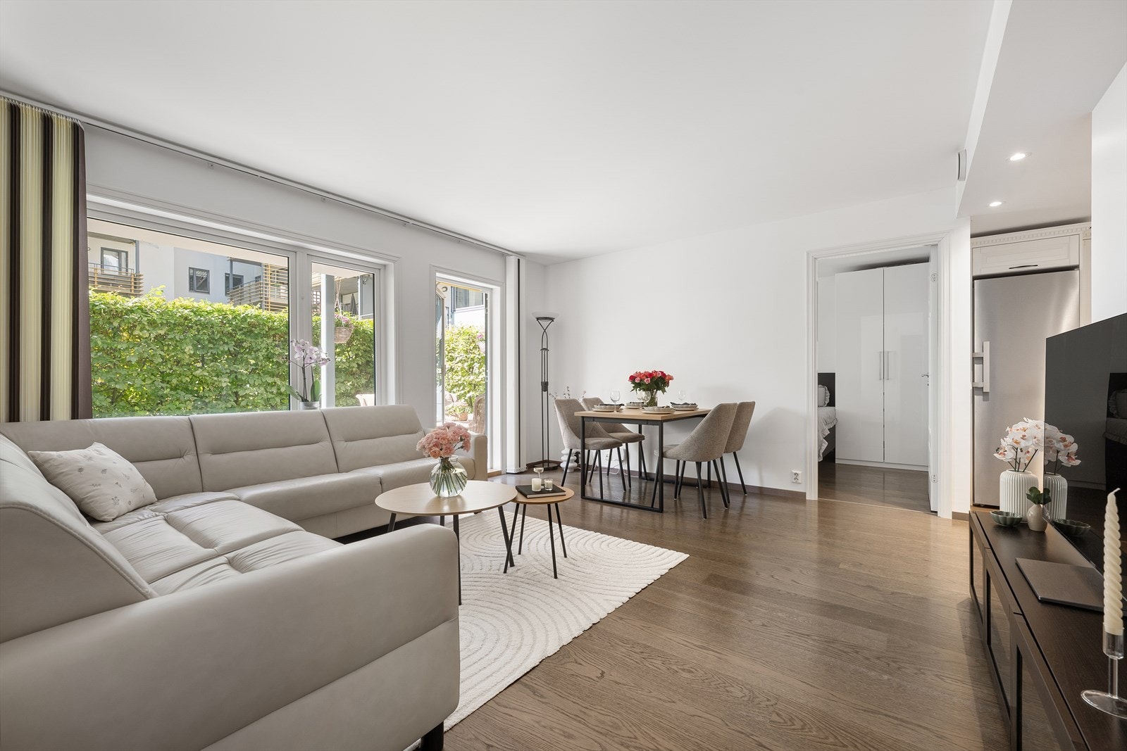 Det er balansert ventilasjon og radiatorer tilknyttet felles varmeanlegg Galleribilde